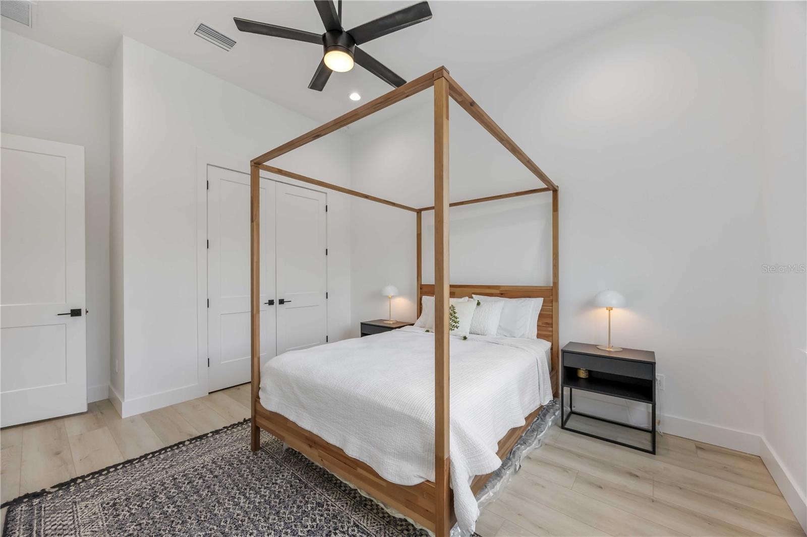 Image 36 of 66 For 8 Idle Court