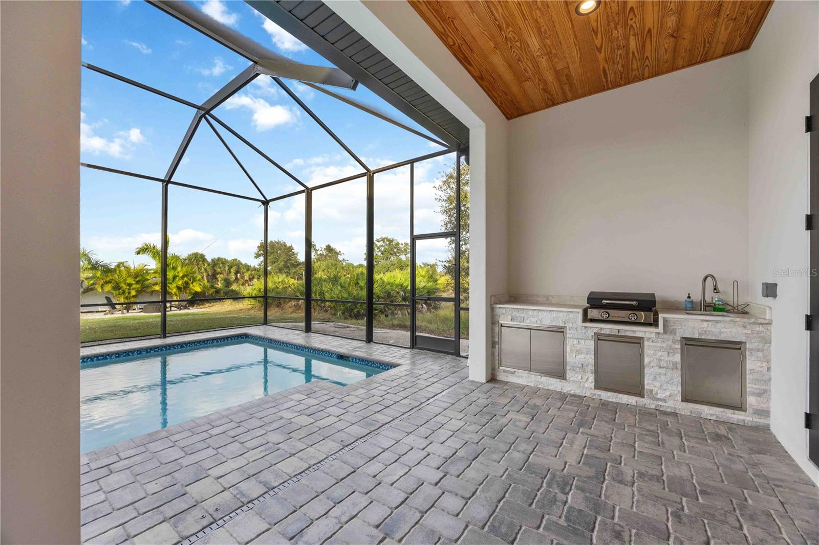 Image 43 of 66 For 8 Idle Court