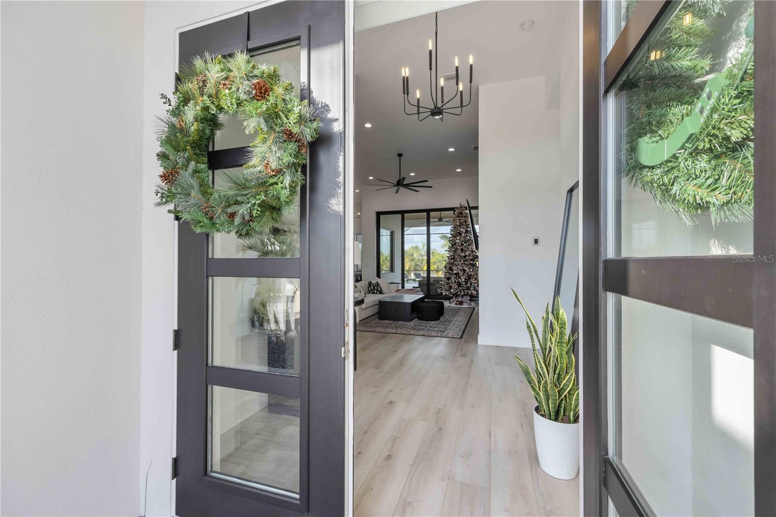 Image 5 of 66 For 8 Idle Court