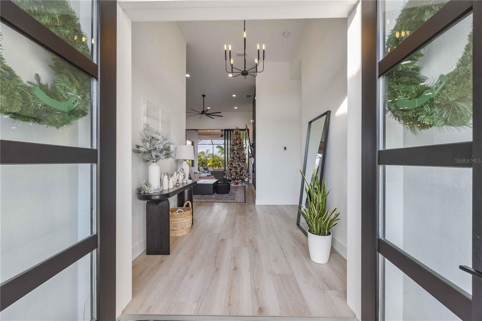 Image 6 of 66 For 8 Idle Court