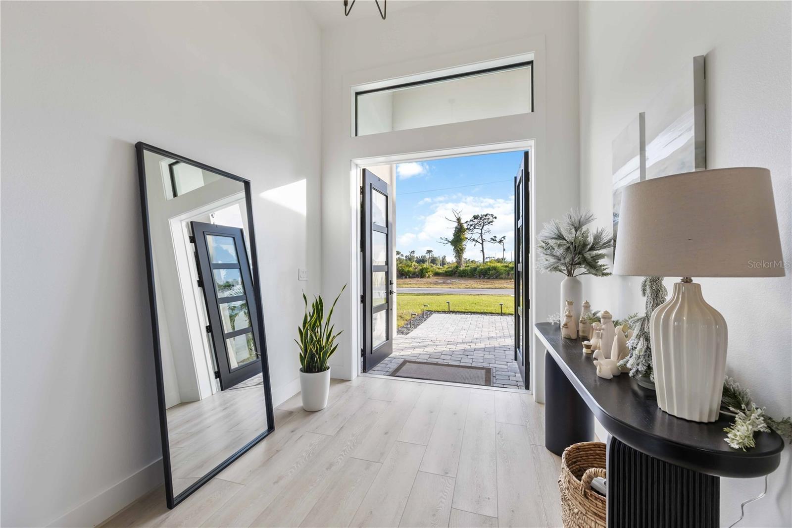 Image 7 of 66 For 8 Idle Court