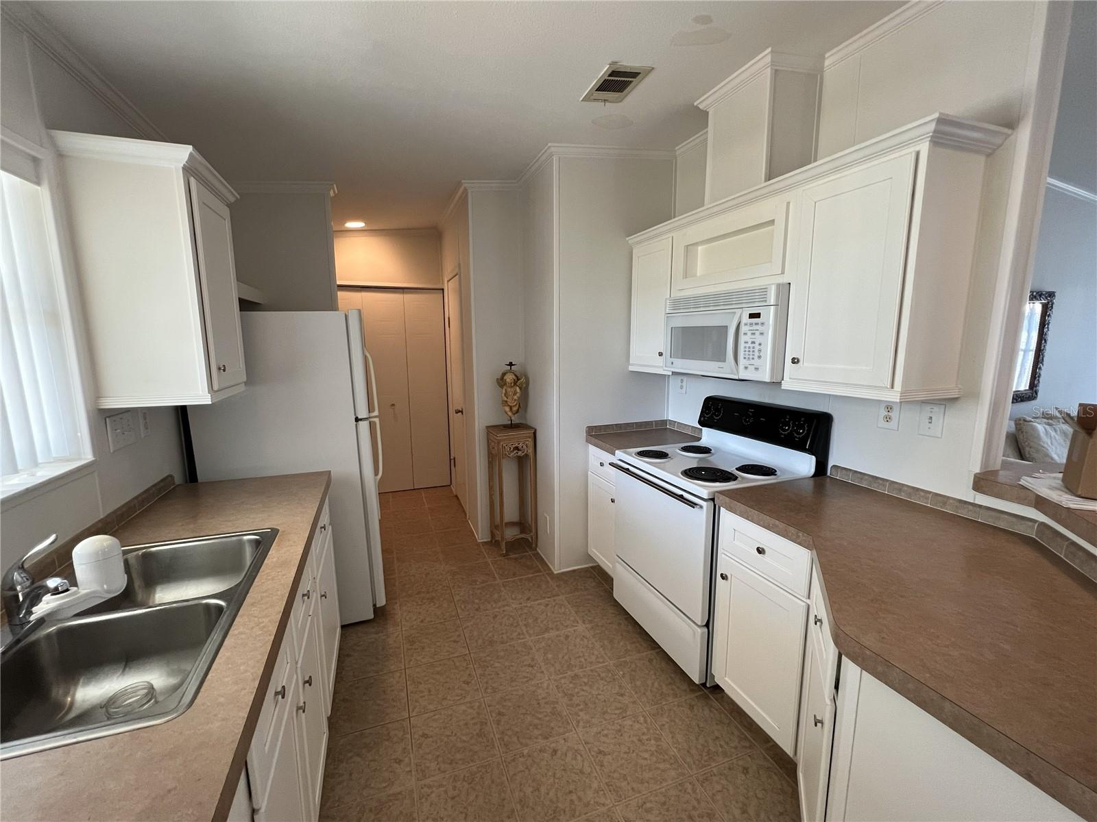 Image 11 of 18 For 8428 Regal Way