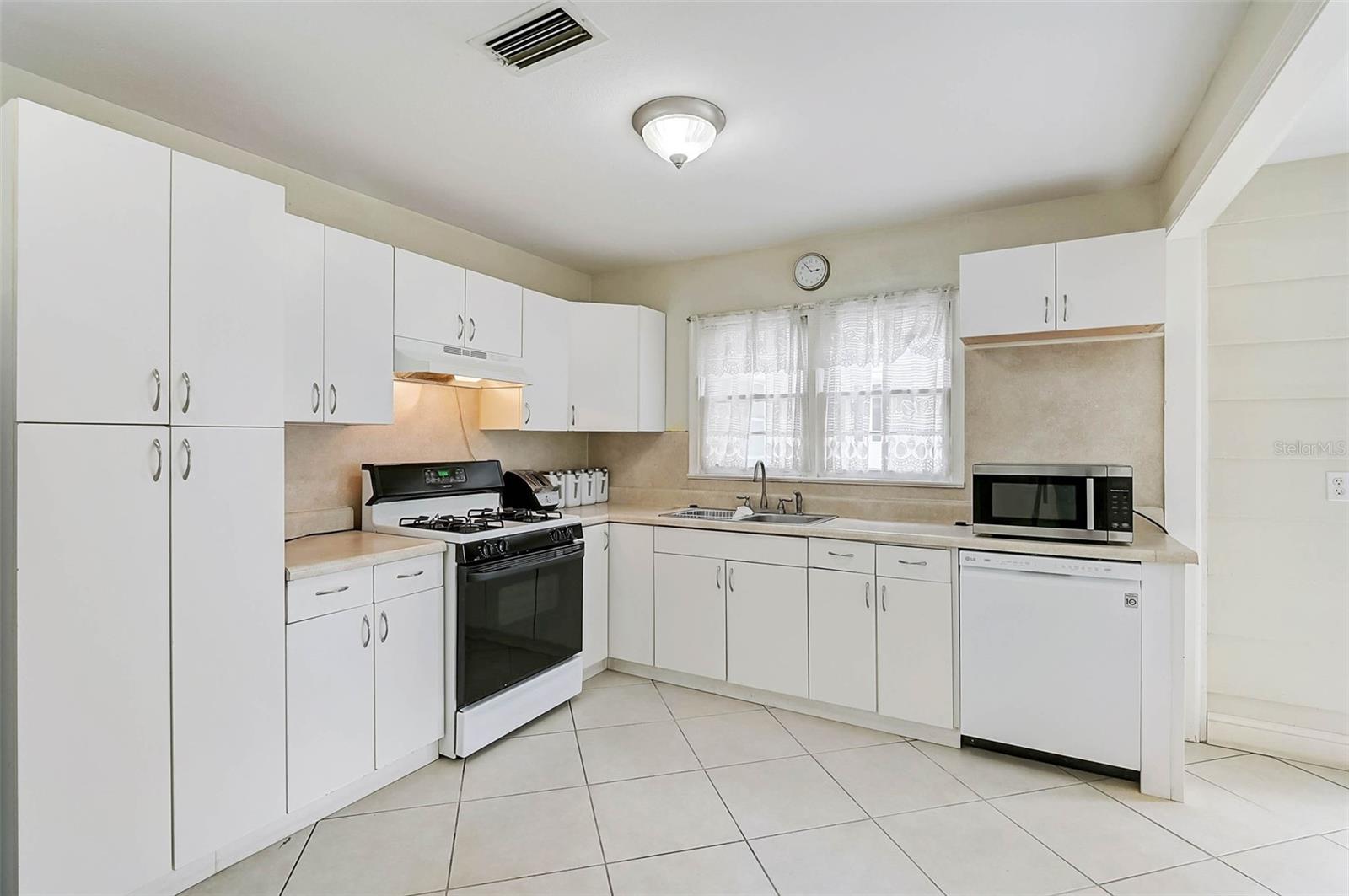 Image 23 of 39 For 1010 Indian Beach Drive