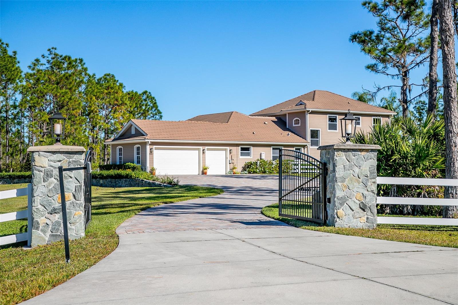 Image 17 of 99 For 20507 69th Avenue E