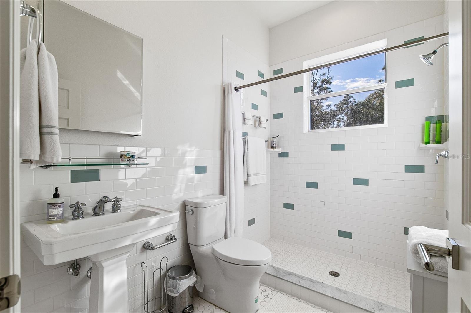 Image 79 of 99 For 20507 69th Avenue E