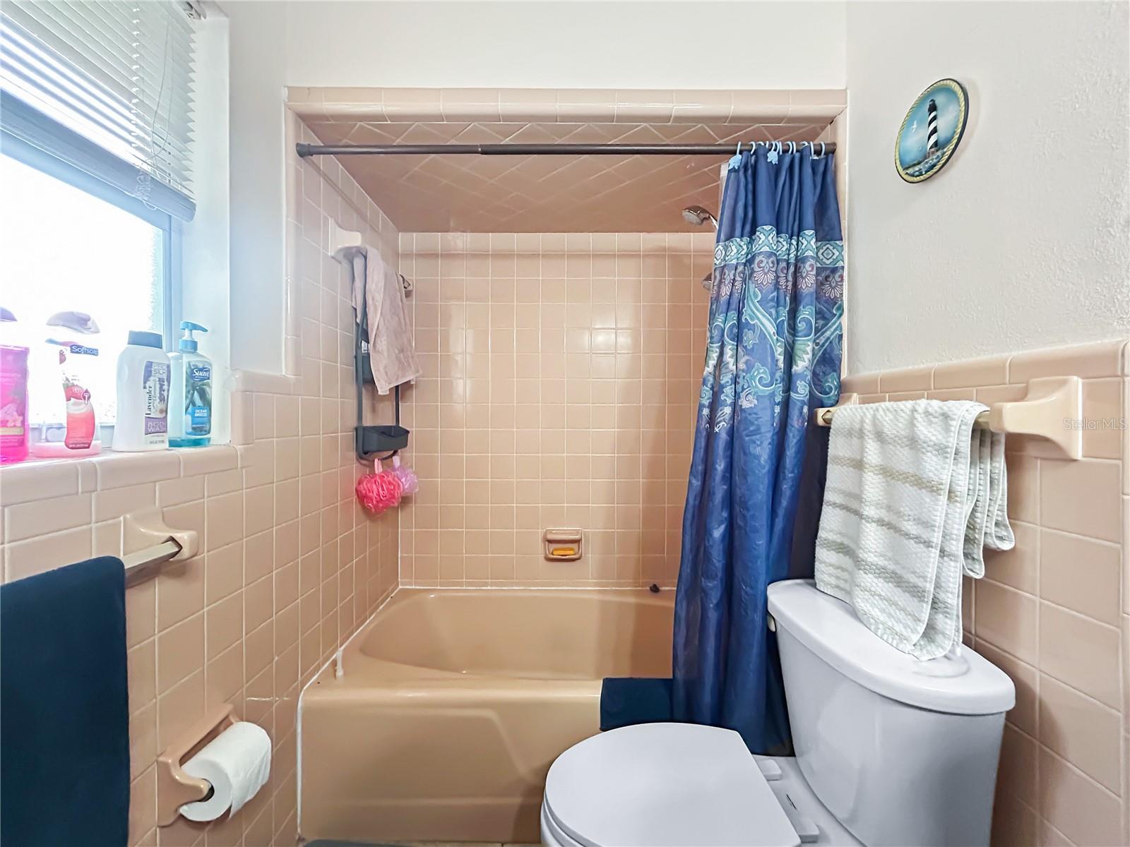 Listing photo id 10 for 913 Helena Drive