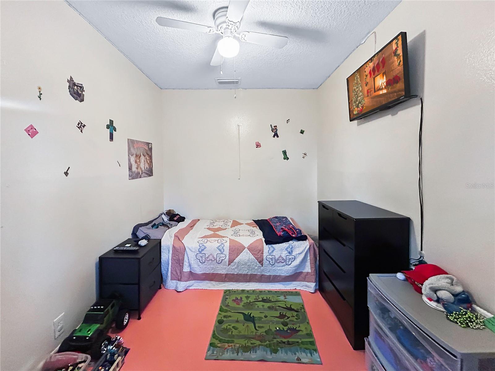 Listing photo id 14 for 913 Helena Drive