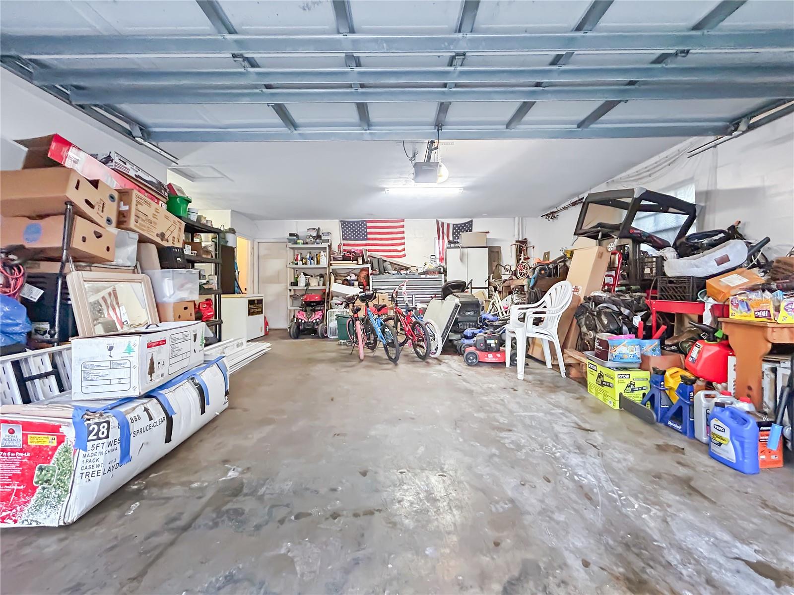 Listing photo id 23 for 913 Helena Drive