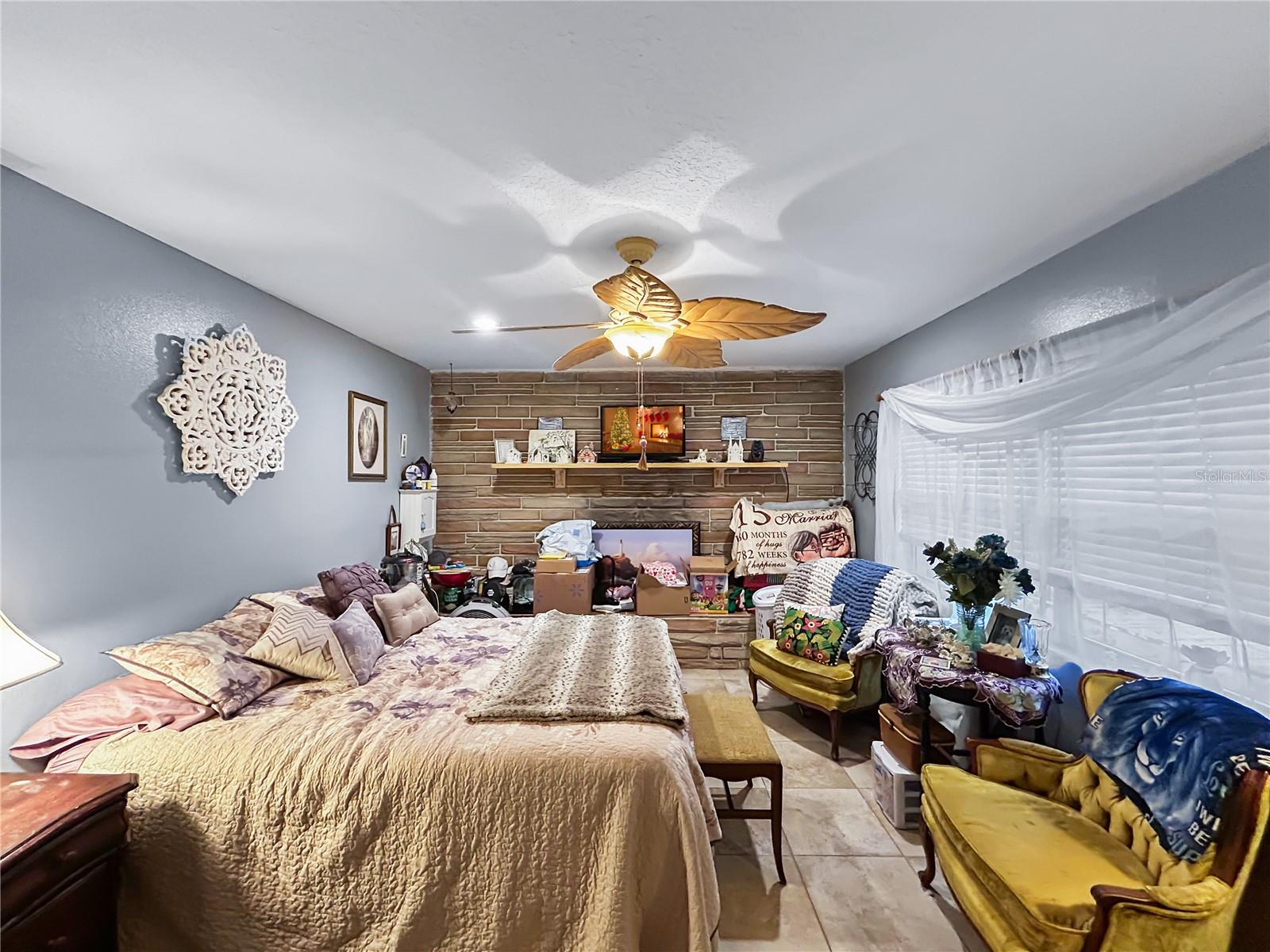 Listing photo id 6 for 913 Helena Drive