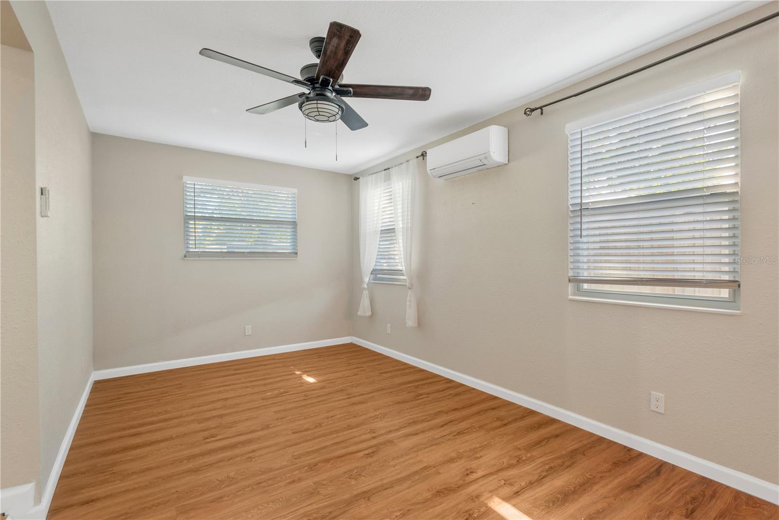 Image 5 of 28 For 6815 Wall Street