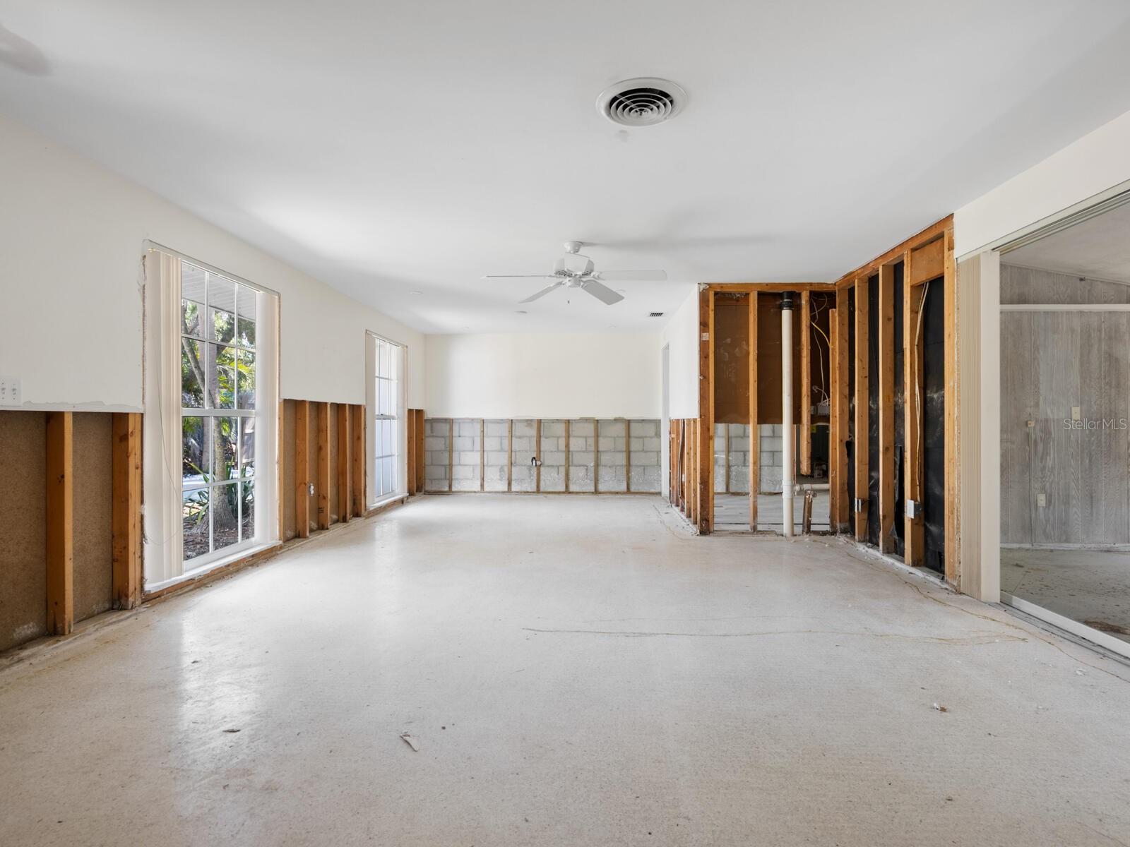 Image 7 of 50 For 734 Canal Road