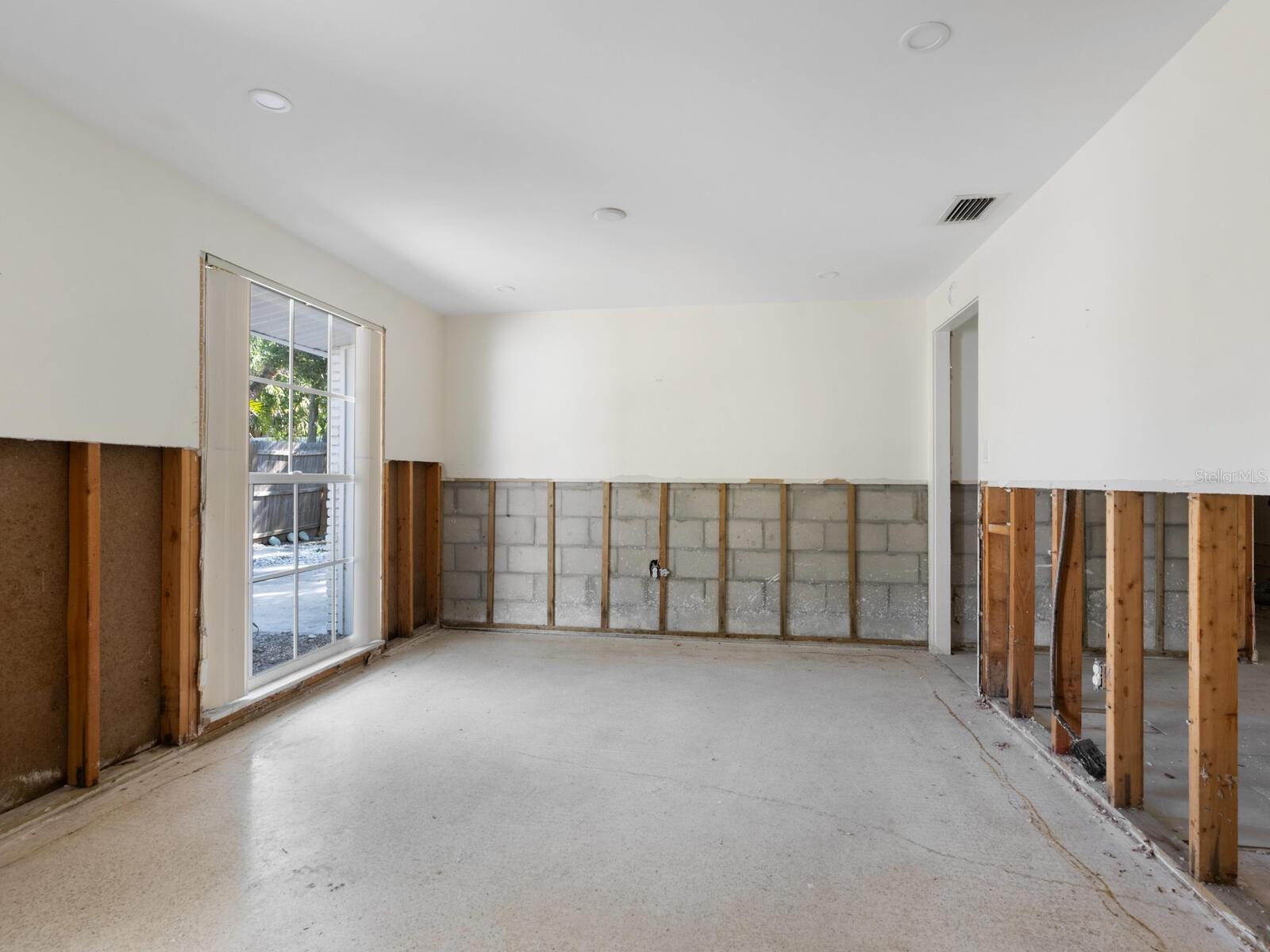 Image 8 of 50 For 734 Canal Road