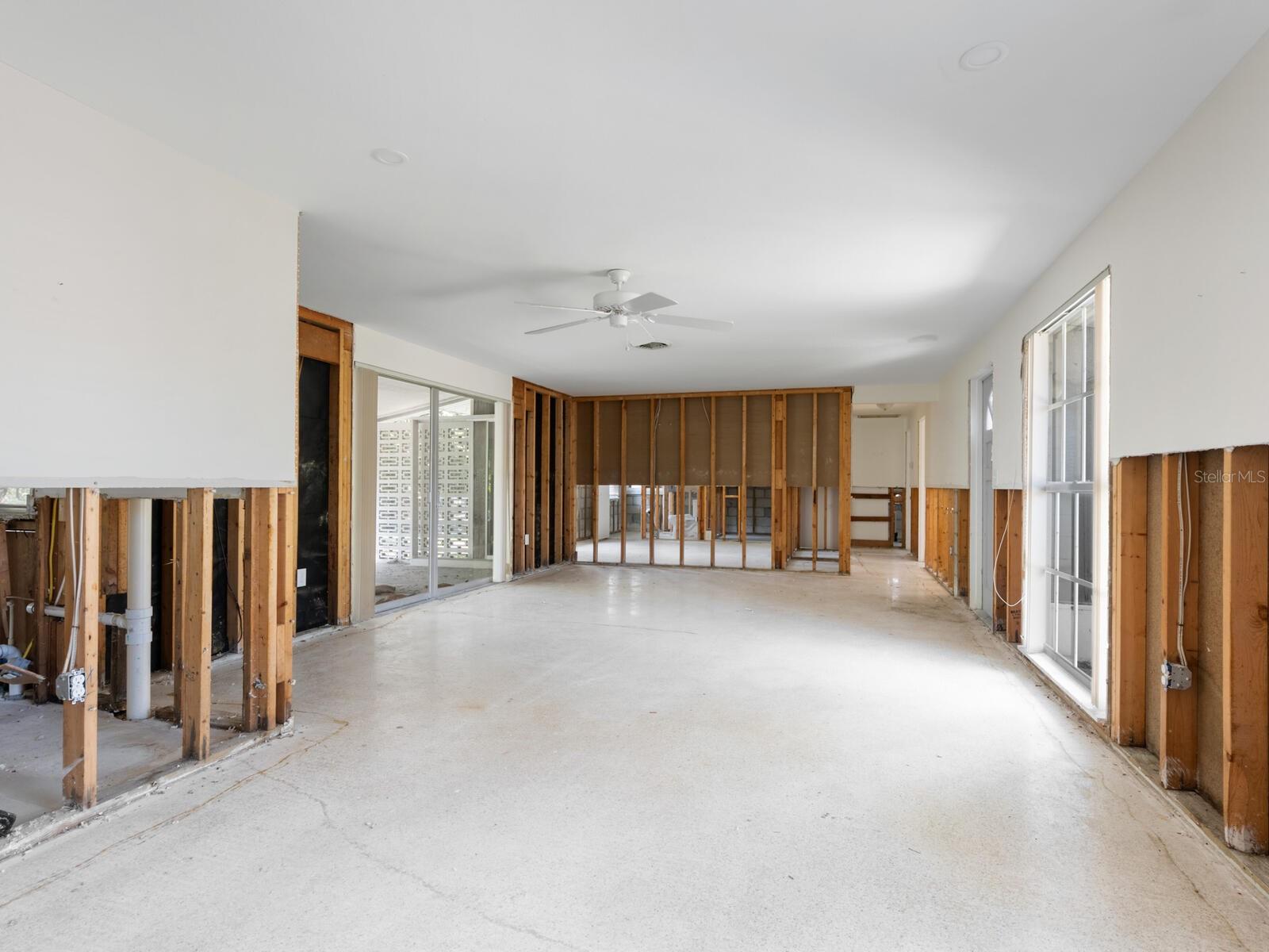 Image 9 of 50 For 734 Canal Road