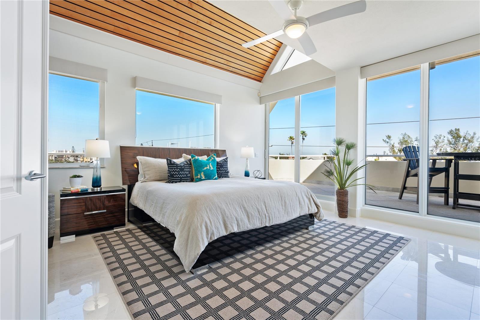 Image 20 of 90 For 534 Beach Road