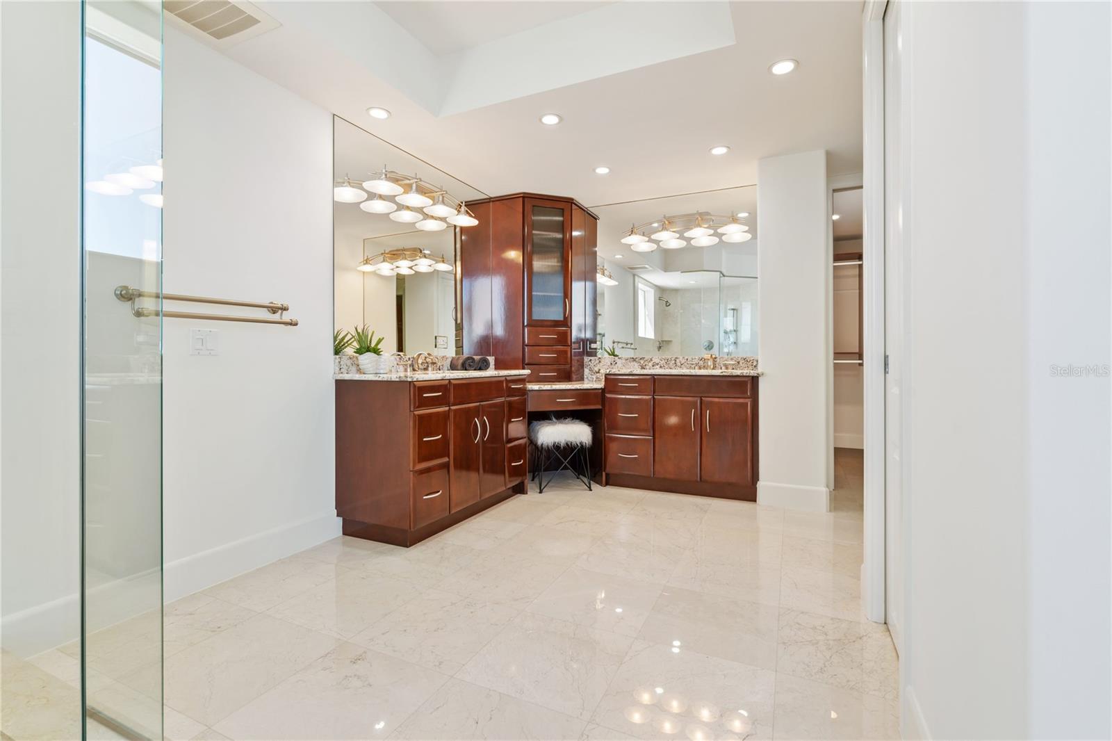 Image 22 of 90 For 534 Beach Road