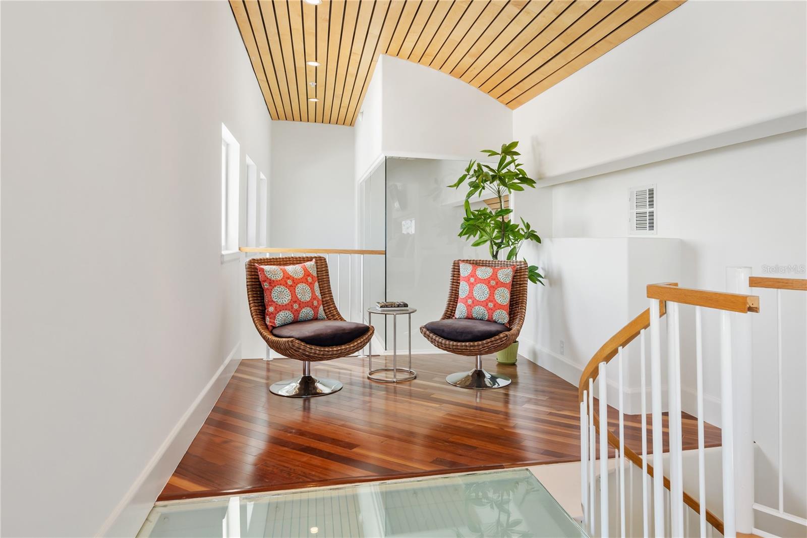 Image 29 of 90 For 534 Beach Road