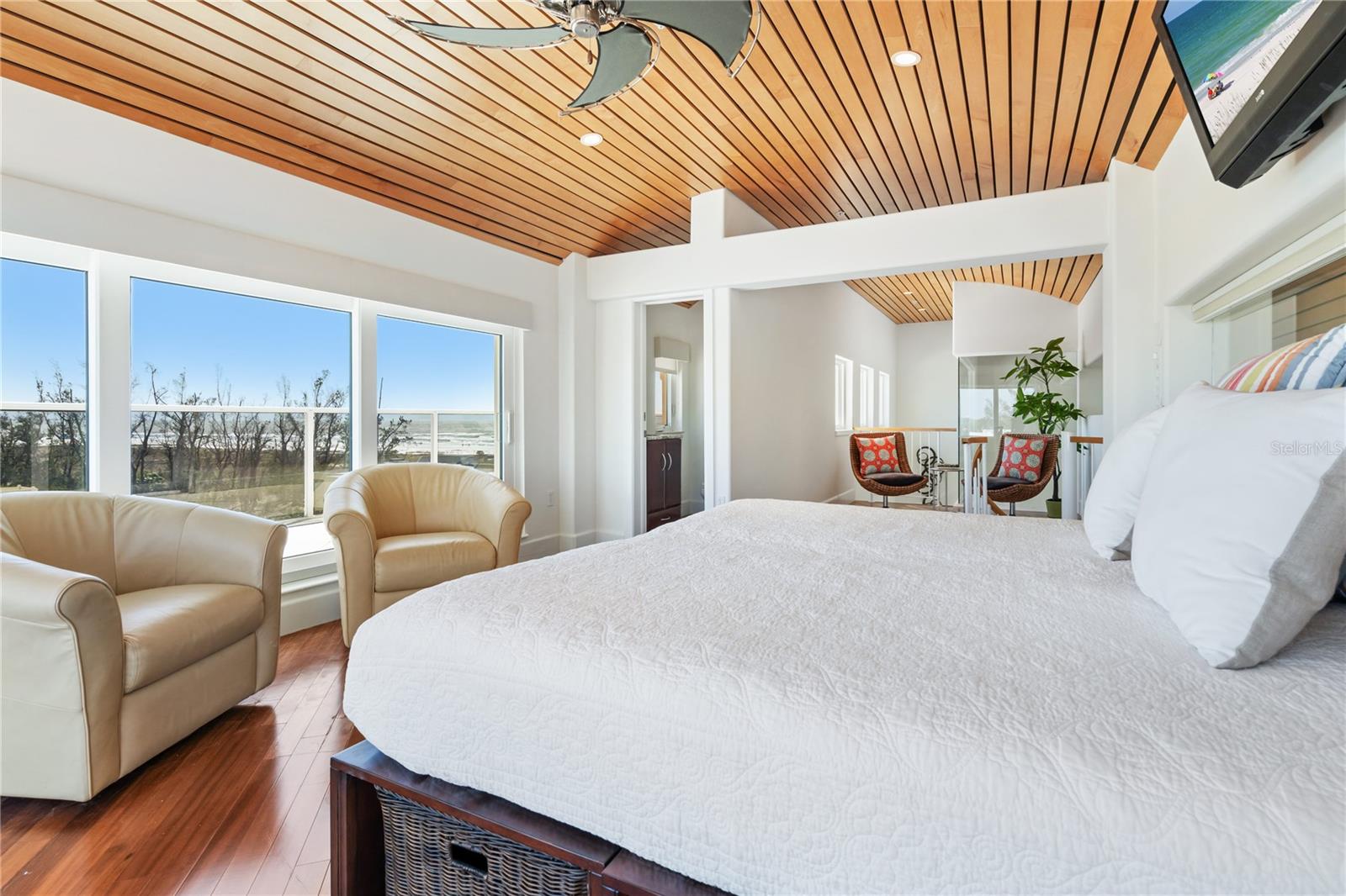 Image 30 of 90 For 534 Beach Road