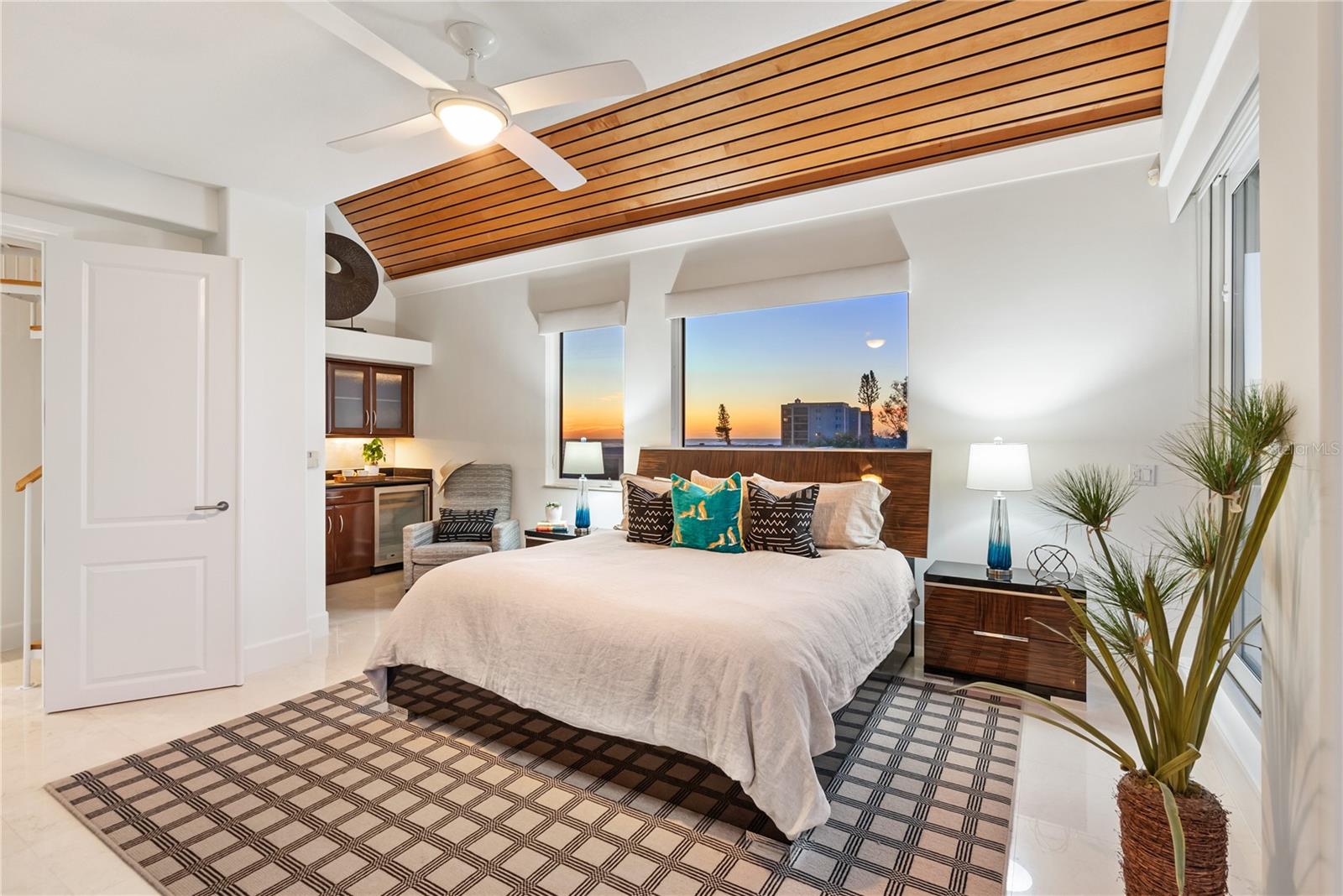 Image 68 of 90 For 534 Beach Road