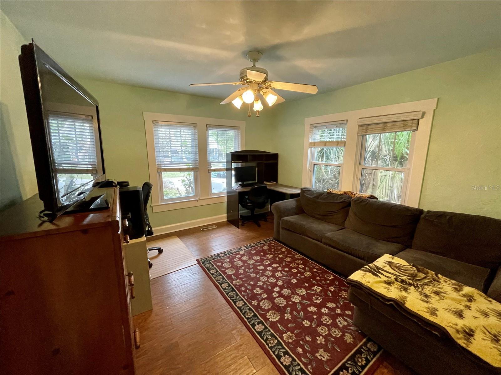 Image 11 of 35 For 2120 8th Avenue W