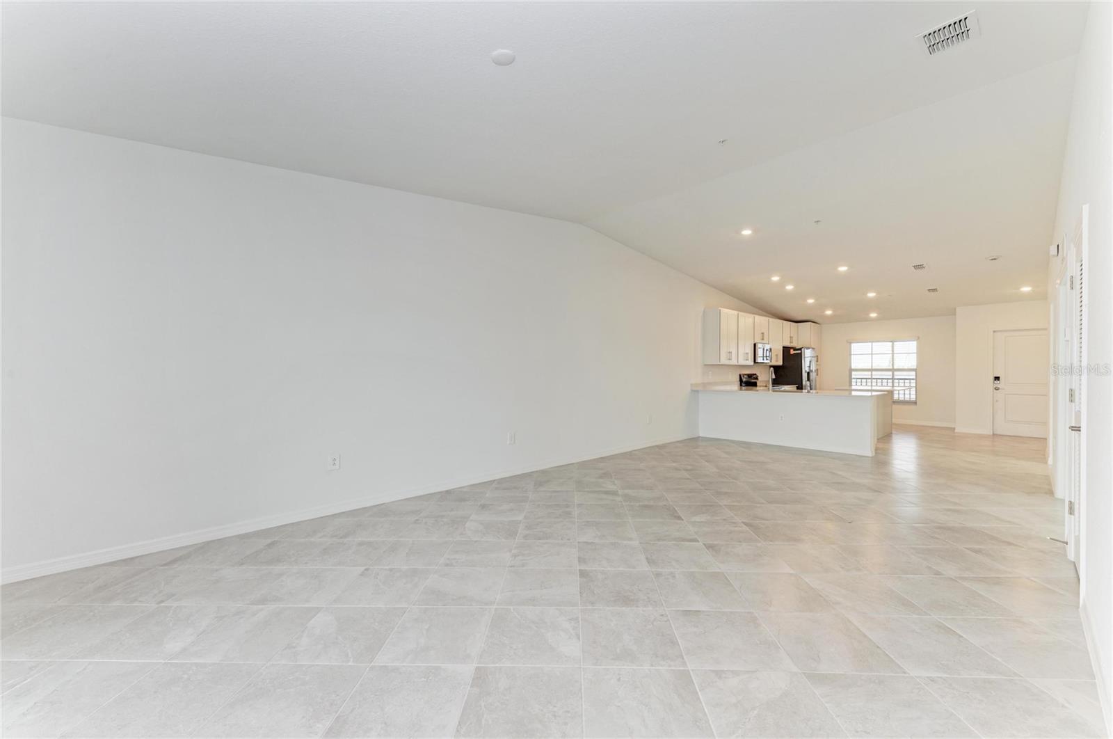 Image 14 of 48 For 19015 Scallop Loop 201