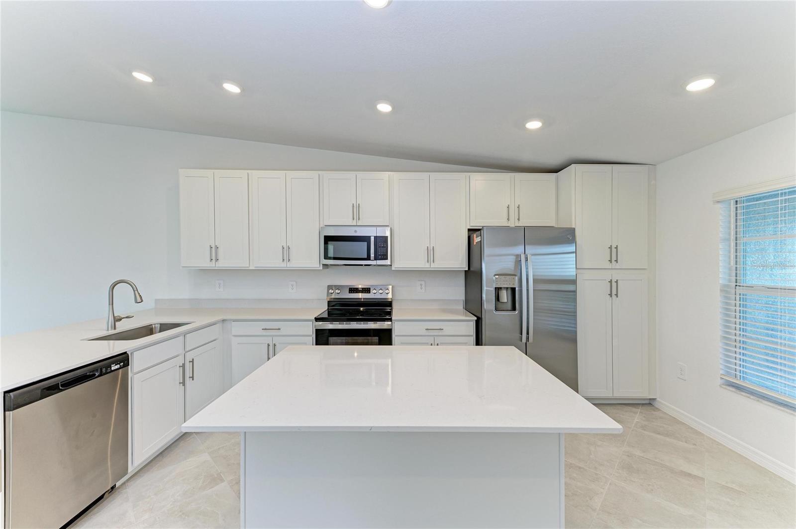 Image 20 of 48 For 19015 Scallop Loop 201