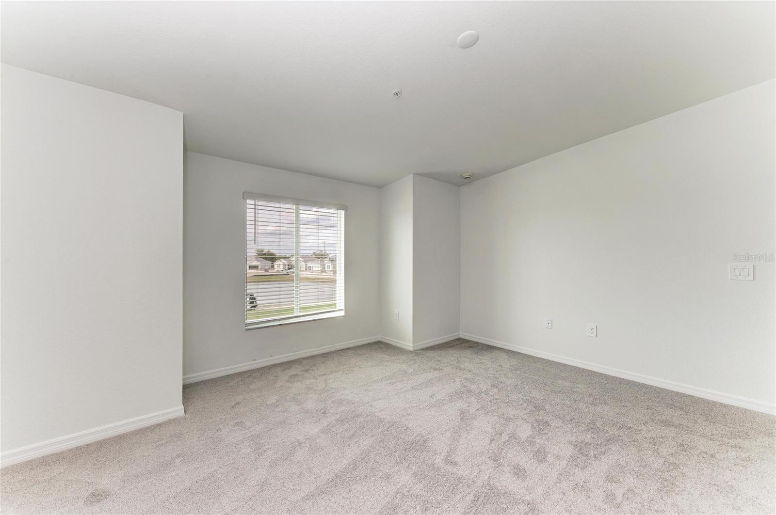 Image 29 of 48 For 19015 Scallop Loop 201