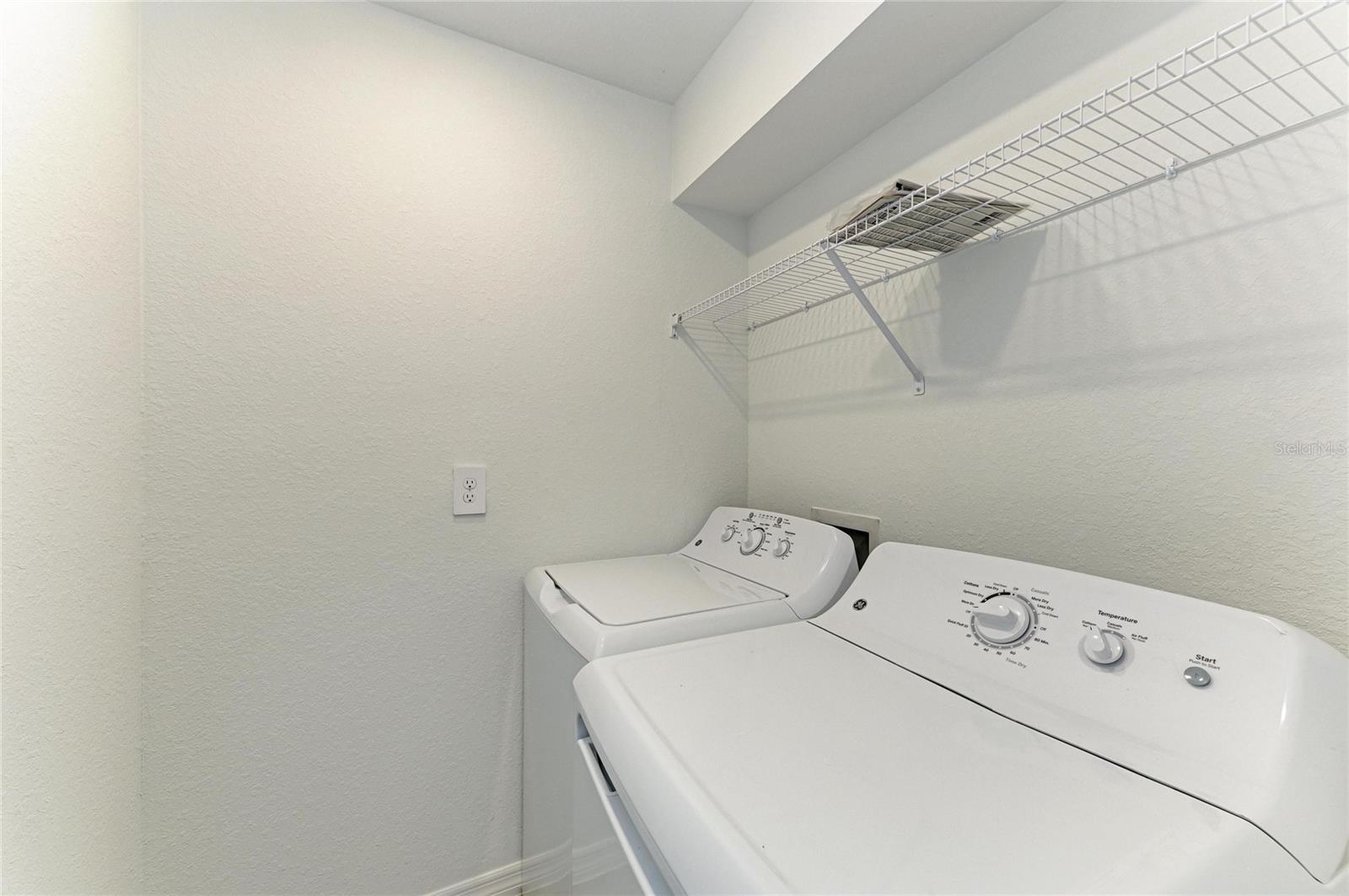 Image 38 of 48 For 19015 Scallop Loop 201