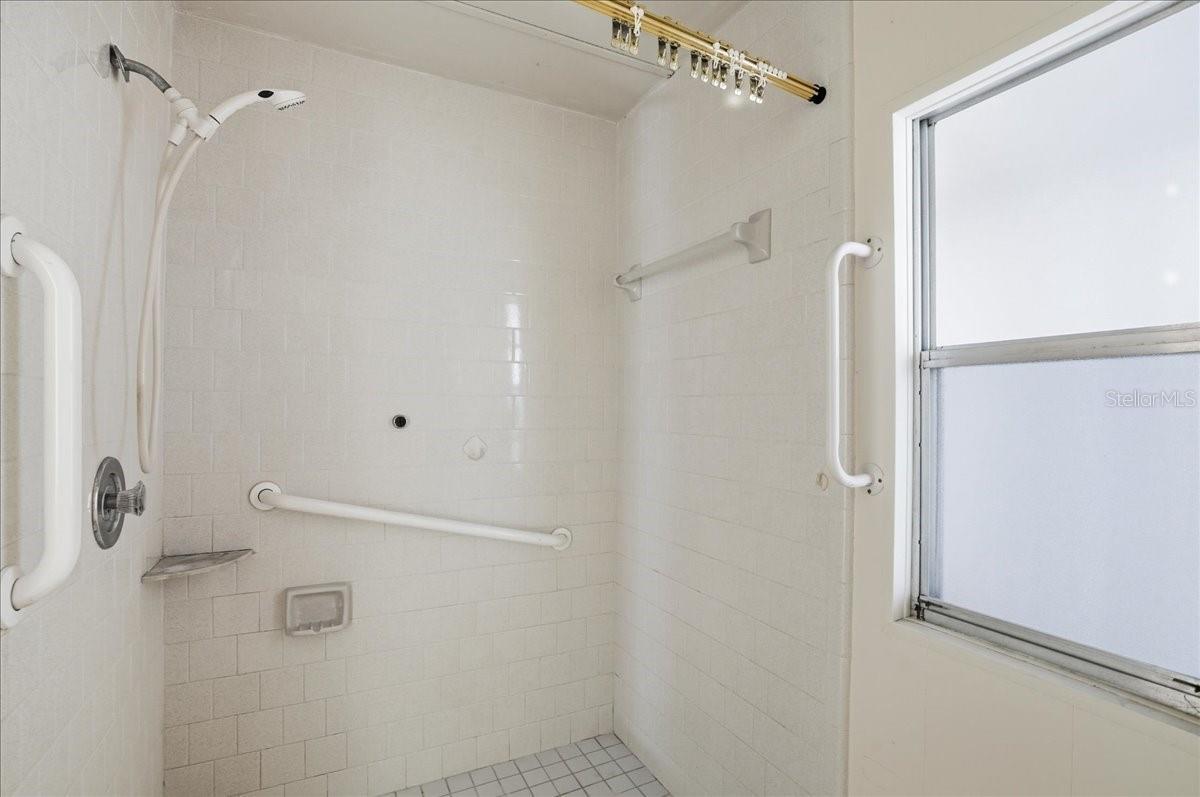 Image 23 of 46 For 3301 Evelyn Drive