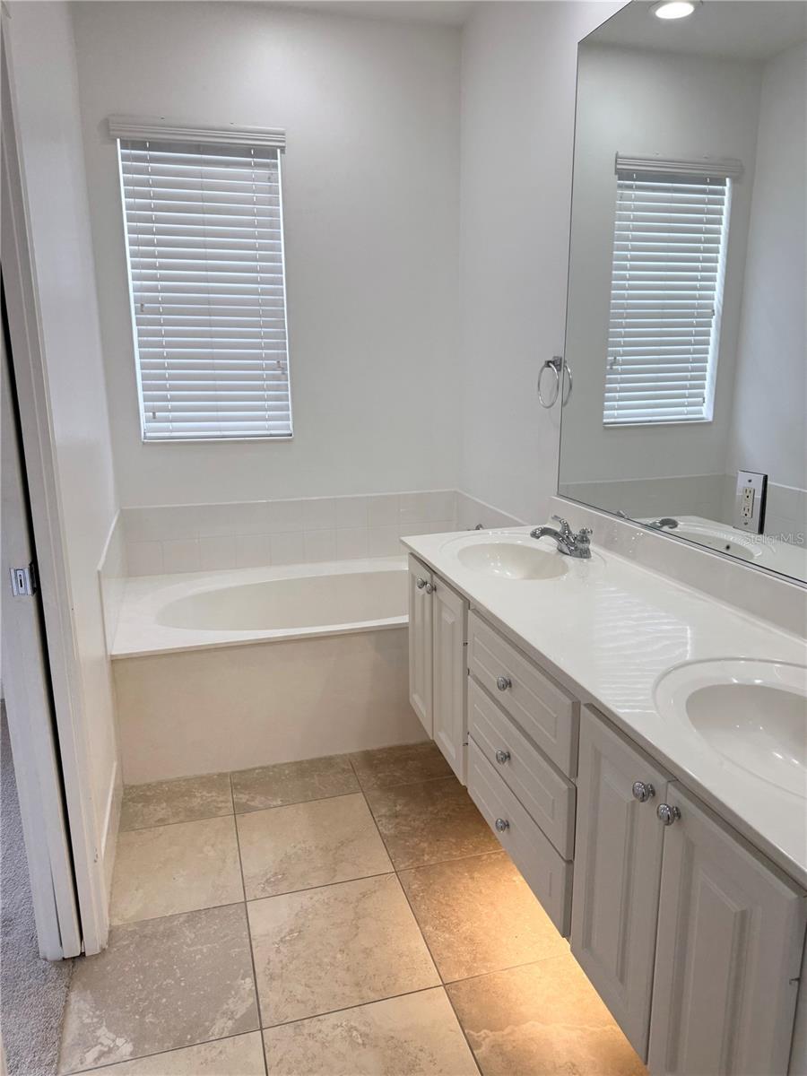 Image 11 of 19 For 1547 Napoli Drive W