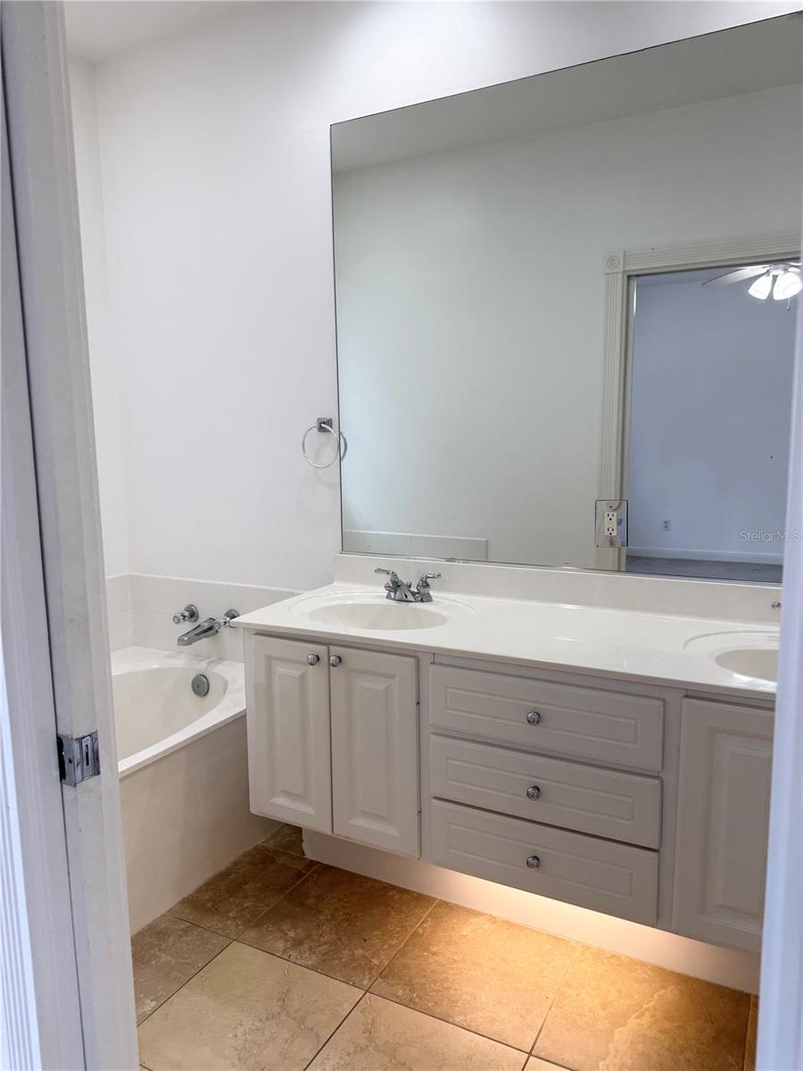 Image 12 of 19 For 1547 Napoli Drive W