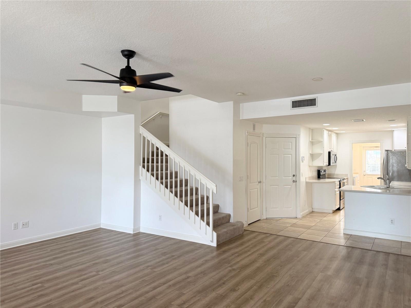 Image 4 of 19 For 1547 Napoli Drive W