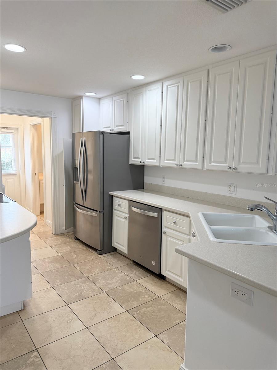 Image 5 of 19 For 1547 Napoli Drive W