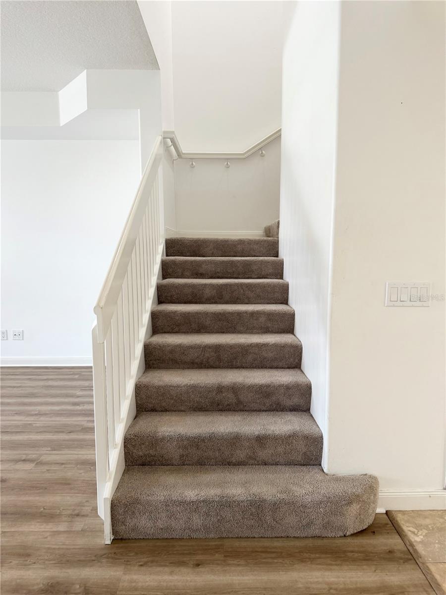 Image 8 of 19 For 1547 Napoli Drive W