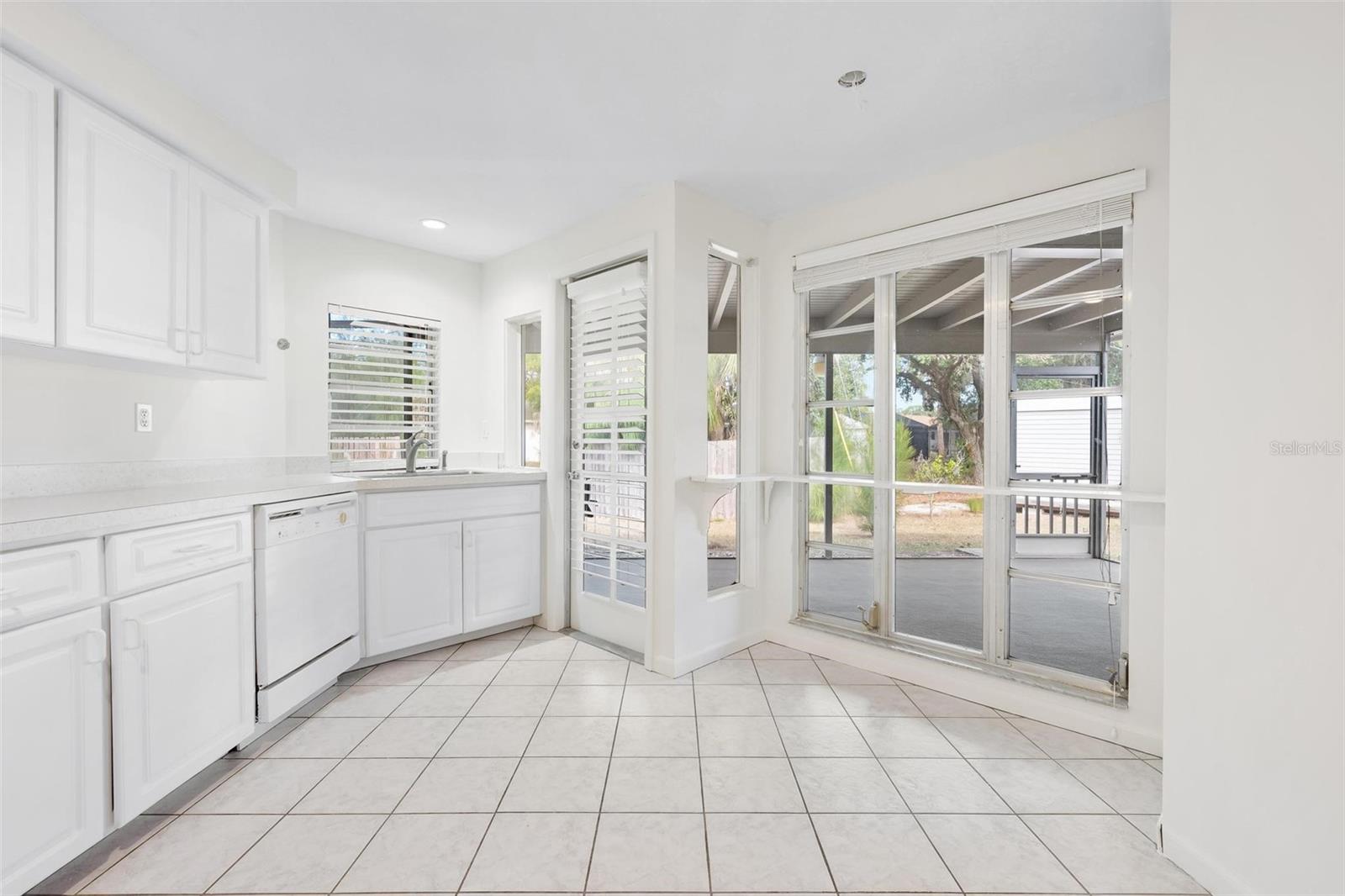 Image 11 of 26 For 4927 Live Oak Drive