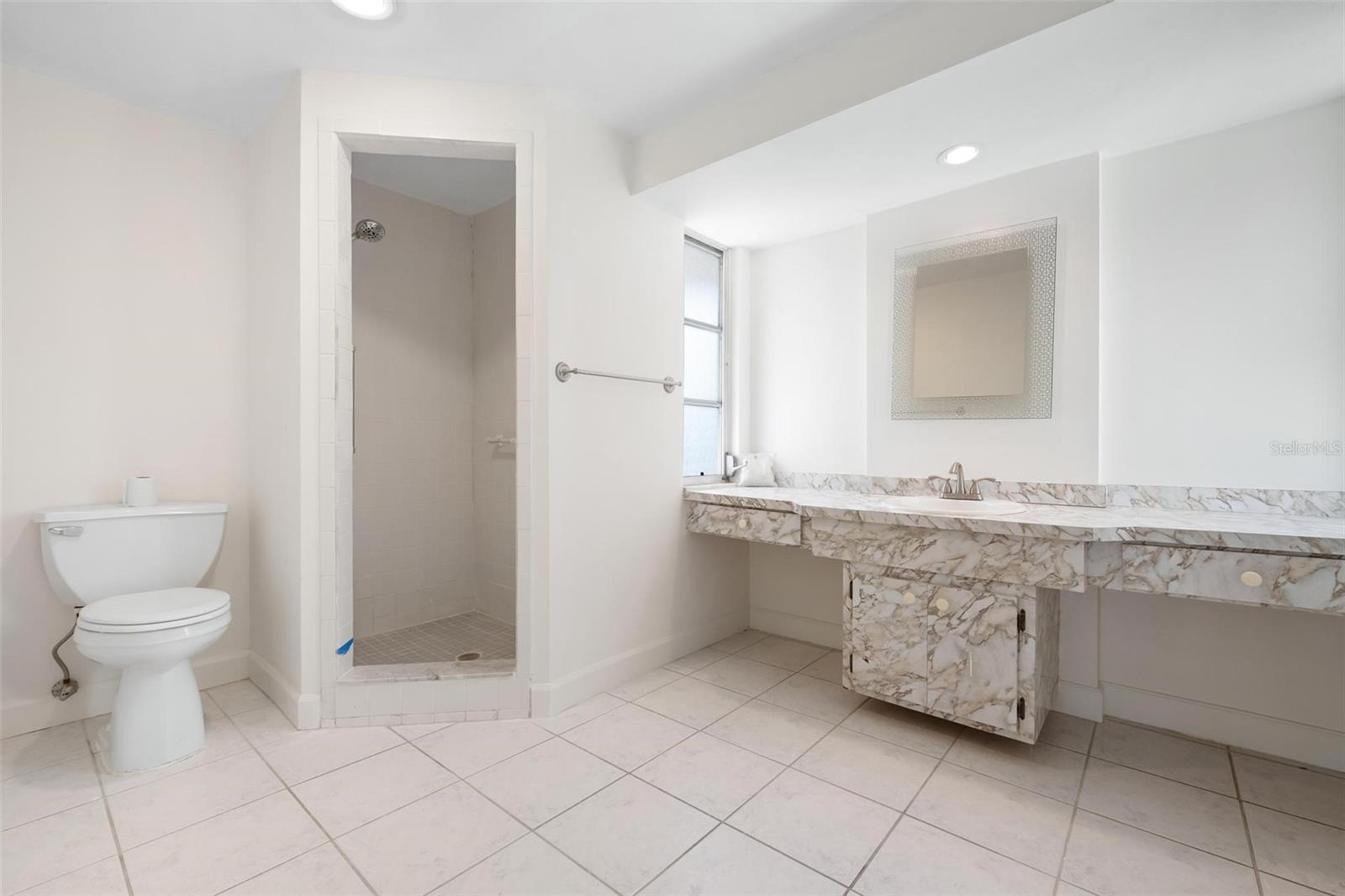 Image 19 of 26 For 4927 Live Oak Drive