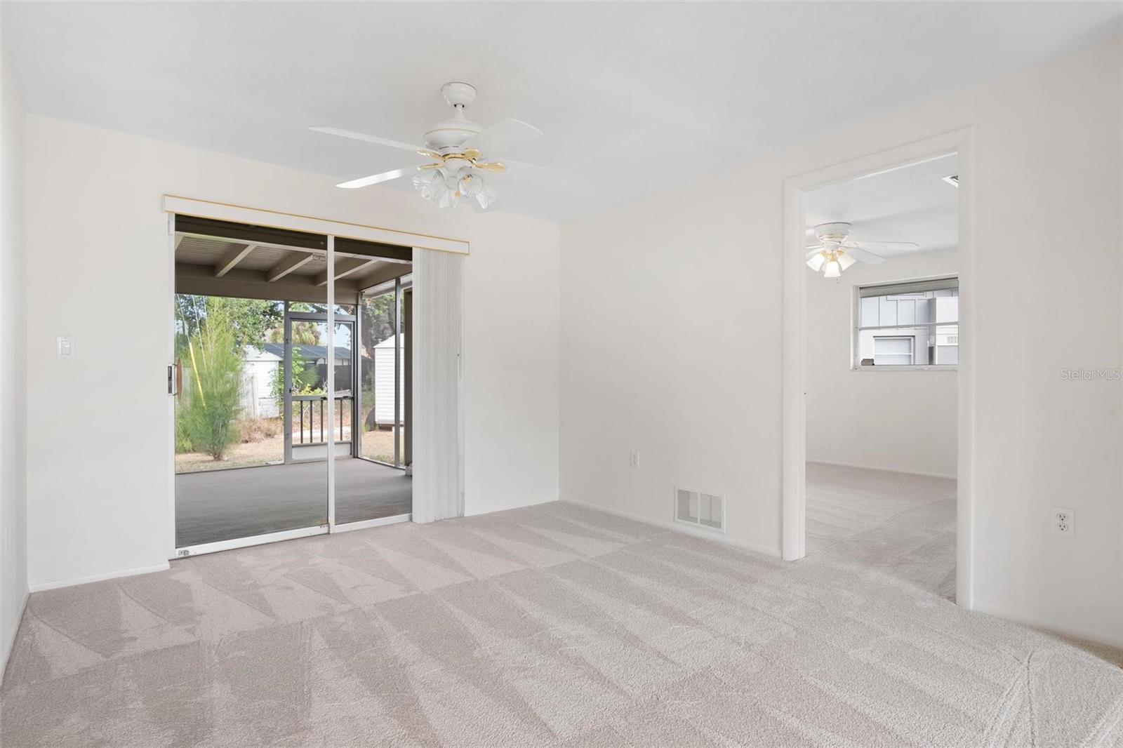 Image 4 of 26 For 4927 Live Oak Drive