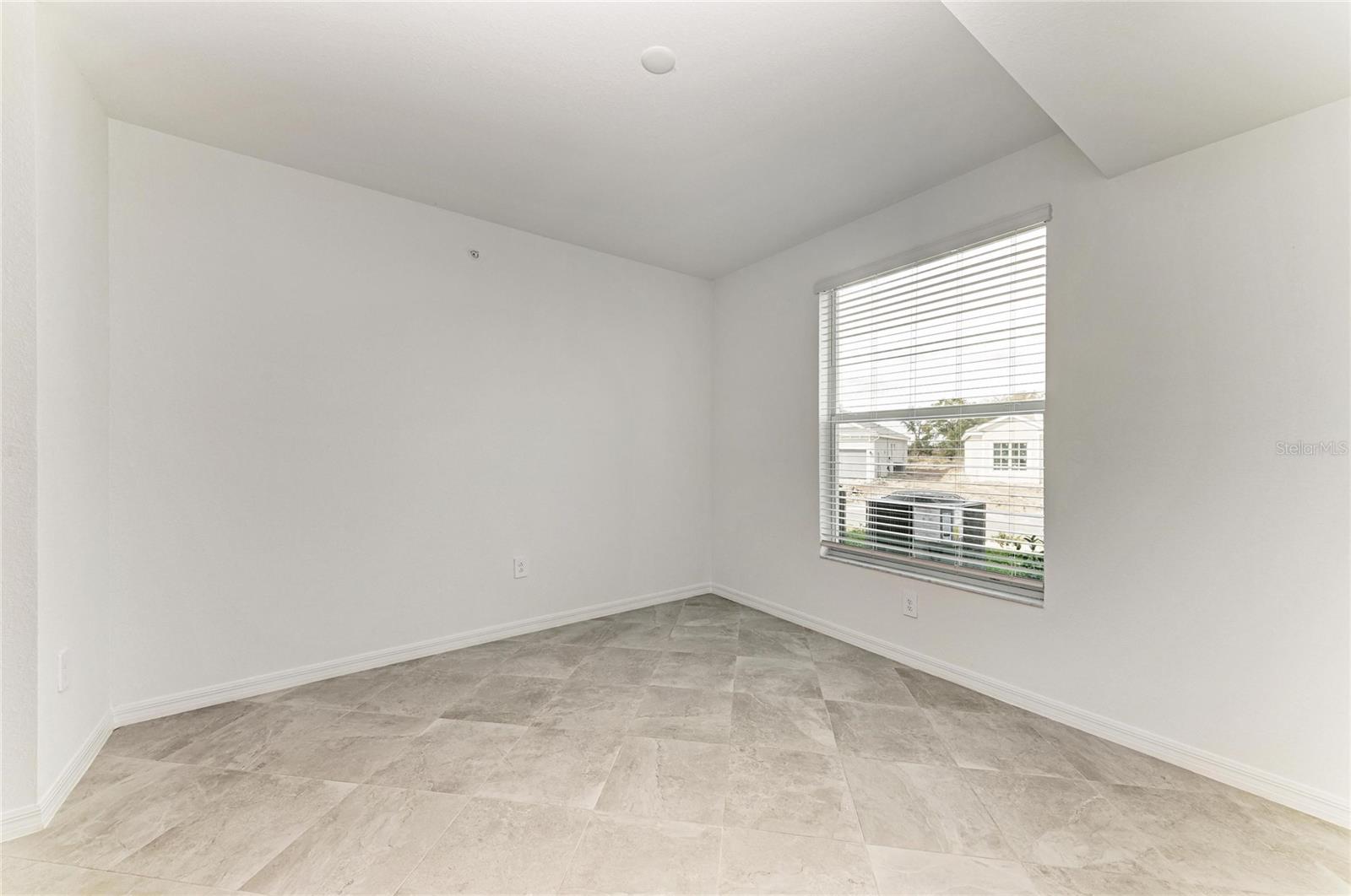 Image 24 of 48 For 19015 Scallop Loop 108