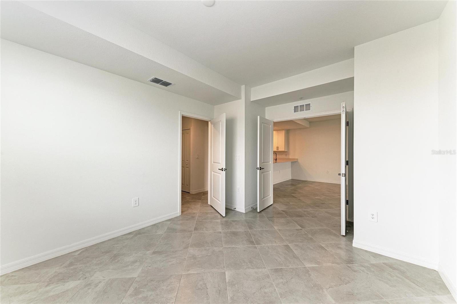 Image 26 of 48 For 19015 Scallop Loop 108