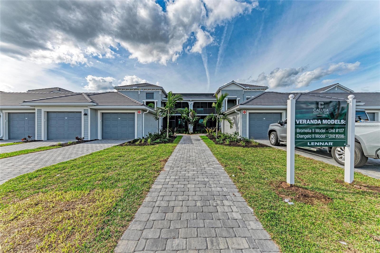 Image 41 of 48 For 19015 Scallop Loop 108