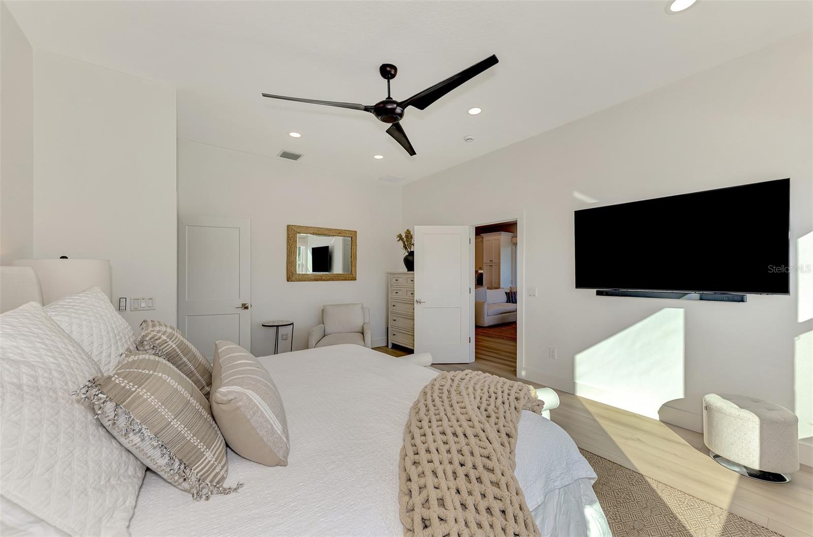 Image 31 of 81 For 561 Fallbrook Drive