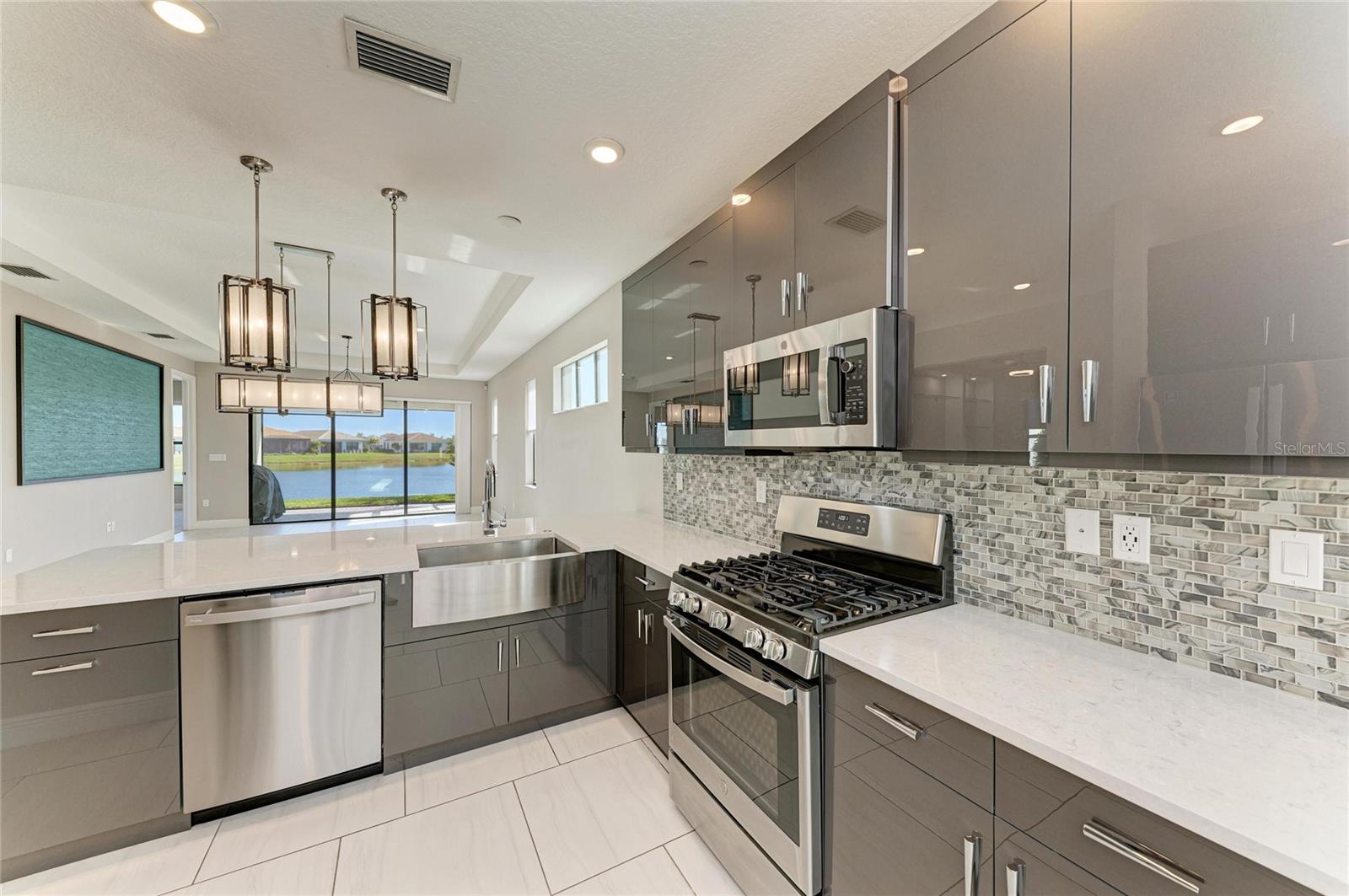 Image 13 of 70 For 5111 Barnett Circle