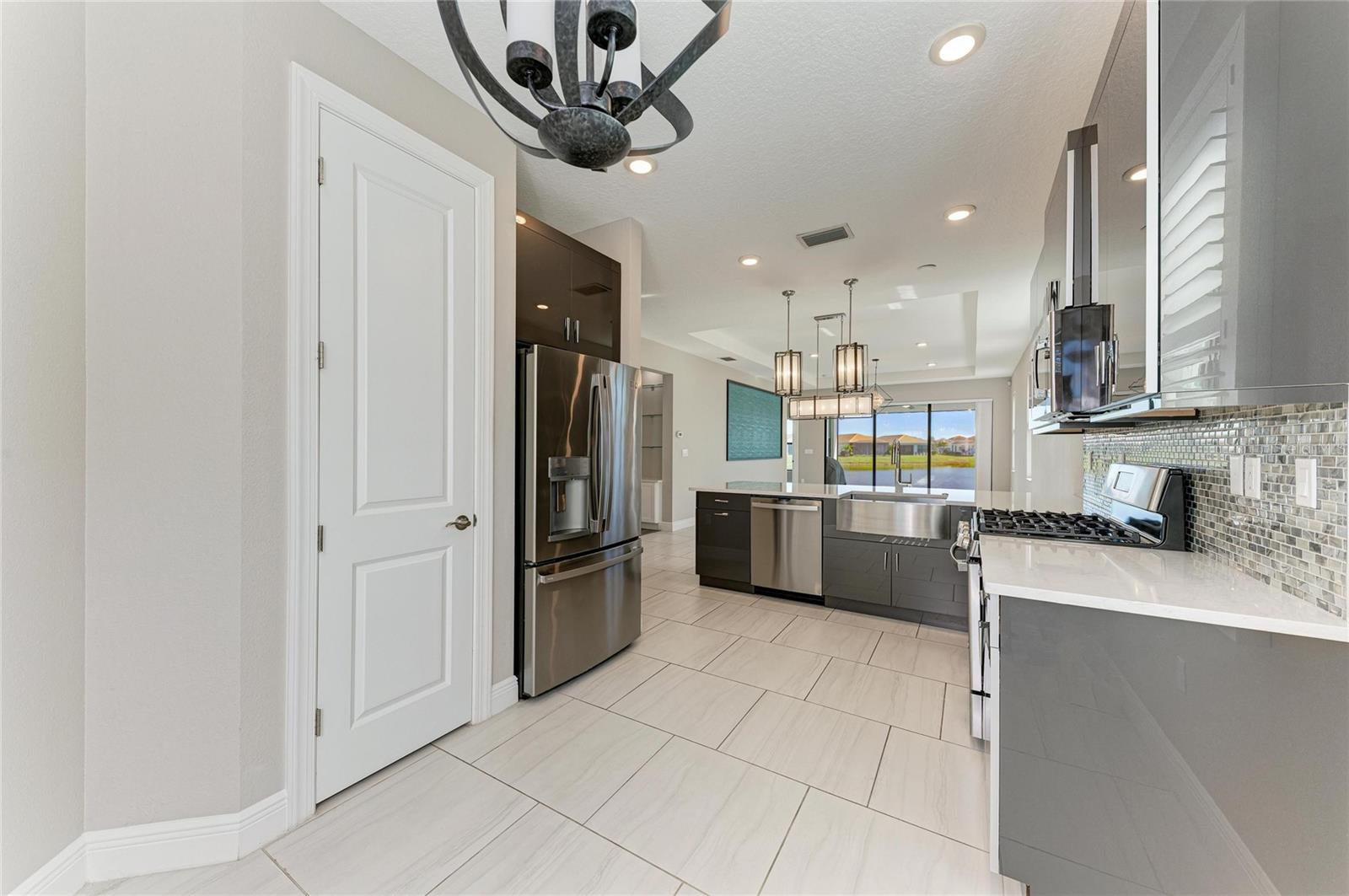 Image 17 of 70 For 5111 Barnett Circle