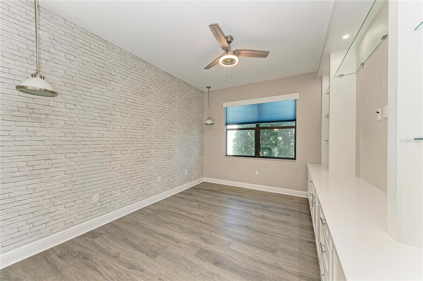 Image 32 of 70 For 5111 Barnett Circle