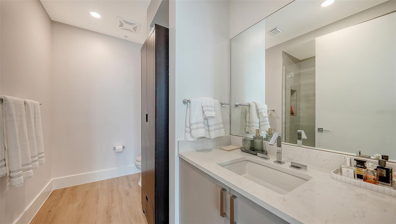 Image 18 of 47 For 540 Tamiami Trail 701