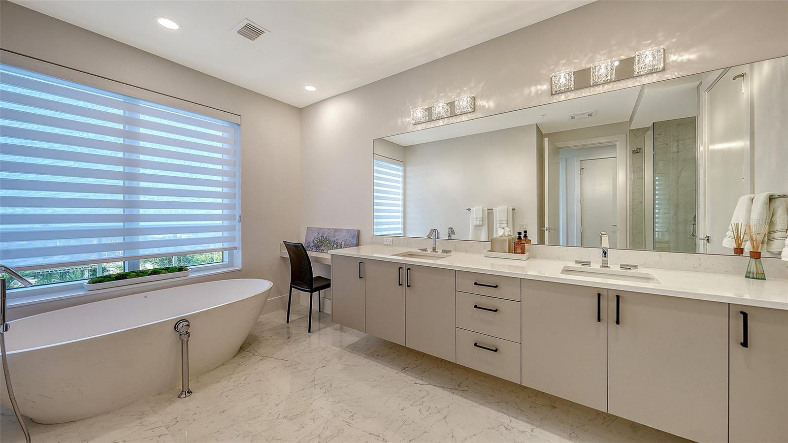 Image 25 of 47 For 540 Tamiami Trail 701