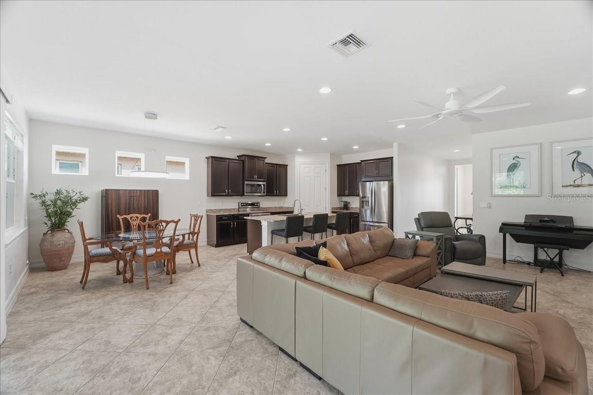 Image 10 of 36 For 3204 Royal Gardens Avenue