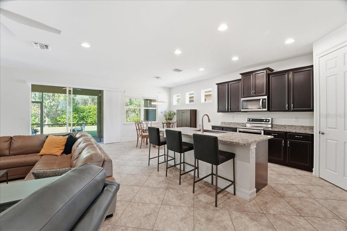 Image 15 of 36 For 3204 Royal Gardens Avenue