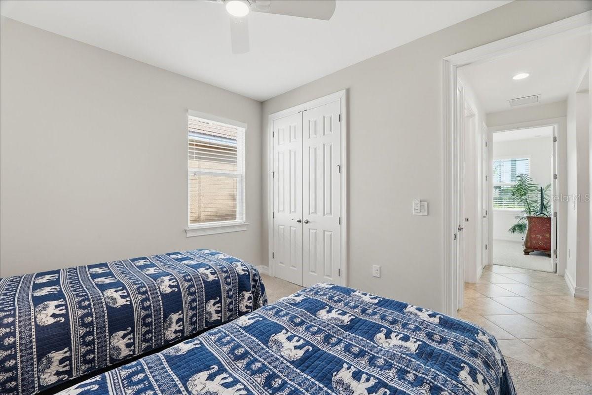 Image 25 of 36 For 3204 Royal Gardens Avenue