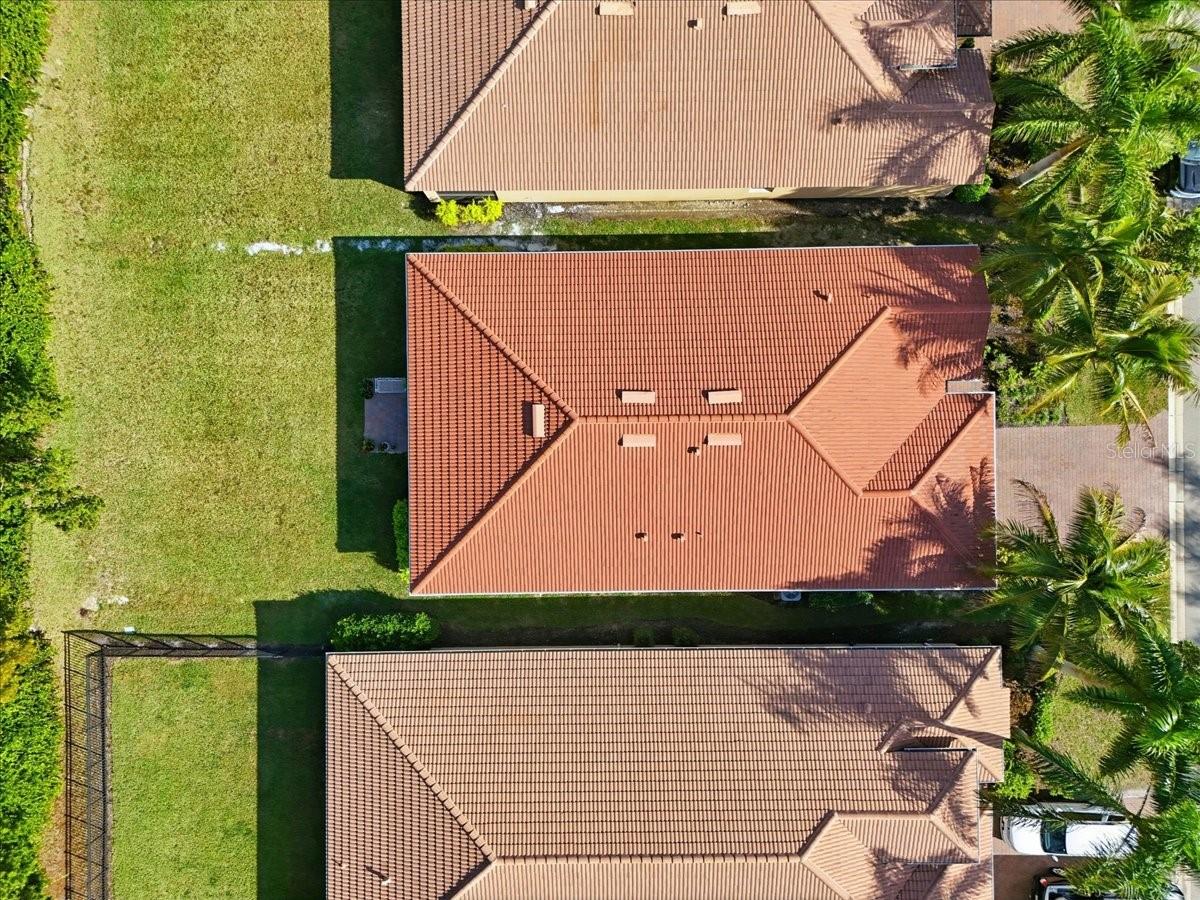 Image 3 of 36 For 3204 Royal Gardens Avenue