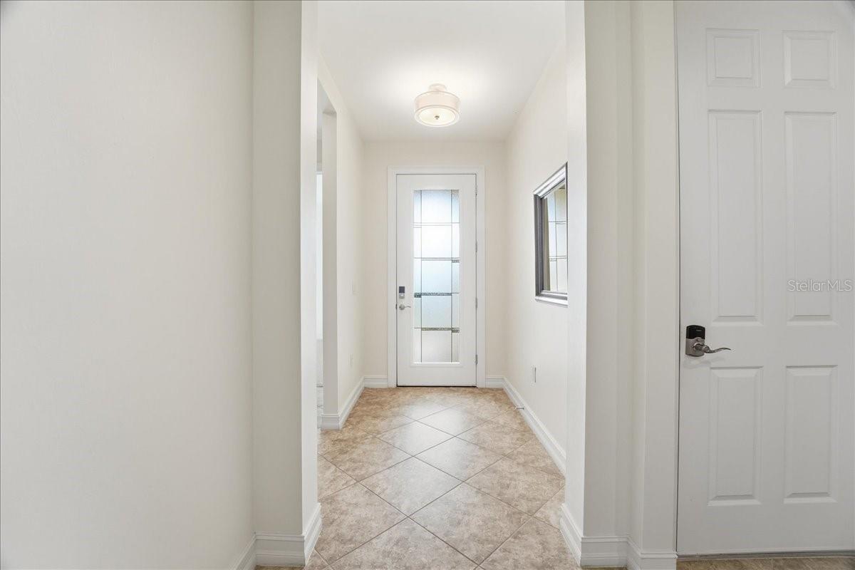 Image 5 of 36 For 3204 Royal Gardens Avenue